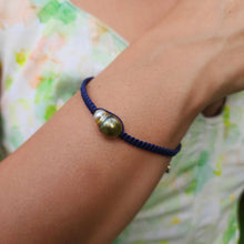 Load image into Gallery viewer, READY TO SHIP Unisex Woven Civa Fiji Pearl Bracelet - FJD$
