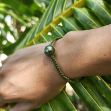 Load image into Gallery viewer, READY TO SHIP Unisex Woven Civa Fiji Pearl Bracelet - FJD$
