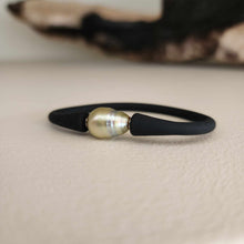 Load image into Gallery viewer, READY TO SHIP Unisex Civa Fiji Pearl Bracelet - Soft Stretch Rubber FJD$
