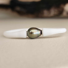 Load image into Gallery viewer, READY TO SHIP Unisex Civa Fiji Pearl Bracelet - Soft Stretch Rubber FJD$
