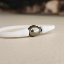 Load image into Gallery viewer, READY TO SHIP Unisex Civa Fiji Pearl Bracelet - Soft Stretch Rubber FJD$
